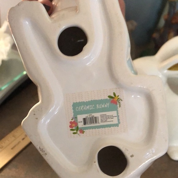 Pair of white bunnies on is candy dish - Picture 9 of 9